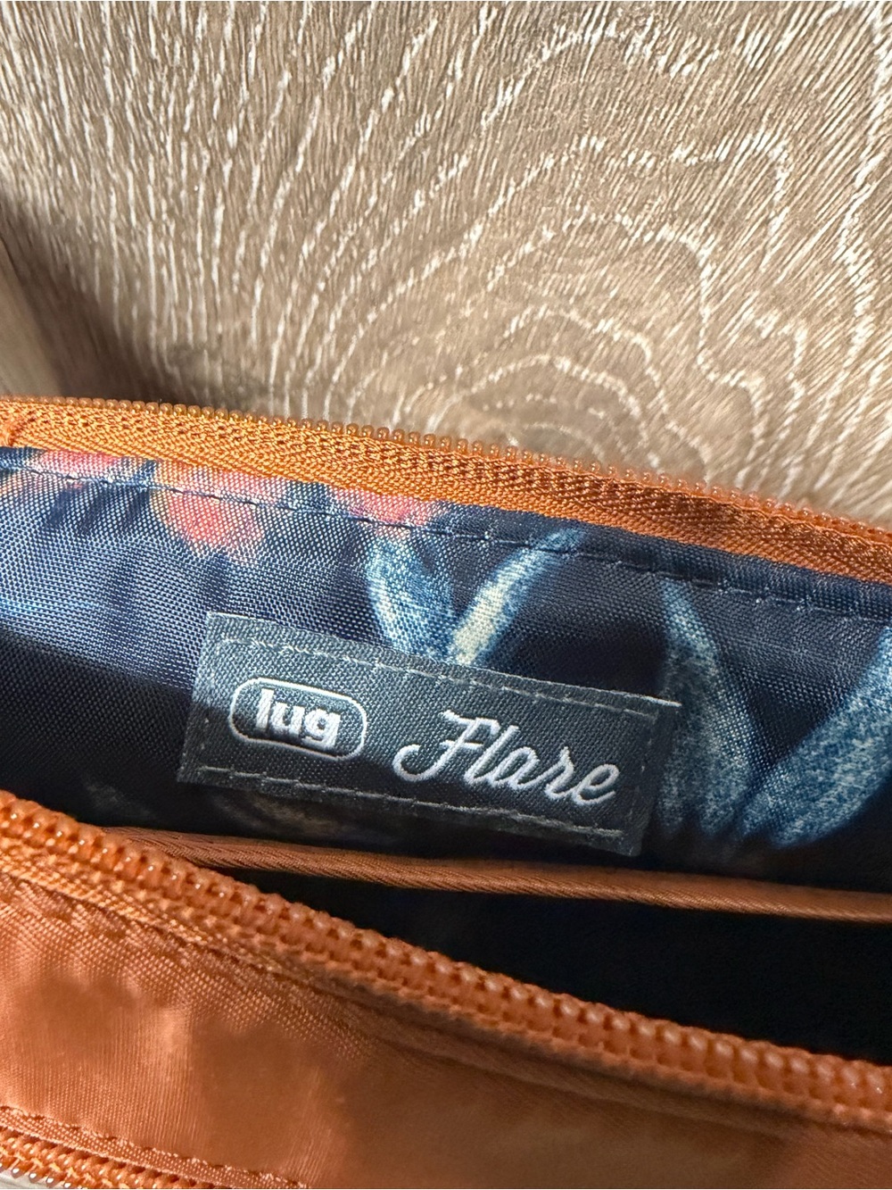 LUG flair Zip-Top Crossbody Bag in Rust with Floral Strap - Picture 6 of 7